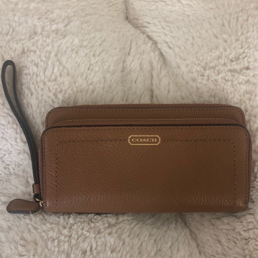 Coach wristlet wallet